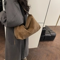 Bruine suède hobo schoudertas met grote capaciteit en een minimalistische vintage stijl - Bruin