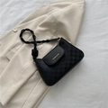 Borsa a spalla nera chic con motivo a scacchi, manico intrecciato e lettere oro - Nero
