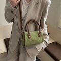 Retro Mini Boston Tasche in Avocadogrün mit braunem Rand und Schultergurt - Grün