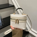 Sac à main blanc motif crocodile avec fermetures dorées et bandoulière amovible - Blanc