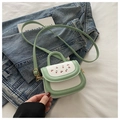 Dettaglio del manico verde menta e stampa ciliegia sulla borsa bianca per bambine - Verde