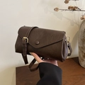 Borsa a tracolla vintage marrone scuro in pelle plissettata con tracolla larga - Marrone