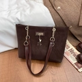 Sac fourre-tout marron foncé avec charm cerf doré et bandoulière en chaîne chic - Marron