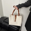 Bolso cubo de cuero sintético blanco crema con asas marrón oscuro y remaches - Blanco