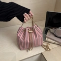Rosa gewebte Tweed Eimertasche mit Perlenanhängern und goldener Kette für Damen - Rosa