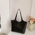 Minimalistische schwarze Shopper-Tasche aus mattem Leder mit verstellbaren Riemen - Schwarz (Ohne Anhänger)
