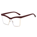 Montatura cat eye bordeaux con bordo inferiore in metallo dorato su sfondo bianco - Montatura Rosso Giuggiola Oro