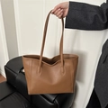 Elegante braune Leder-Tragetasche mit vertikalen Nähten für den täglichen Pendelverkehr - Braun