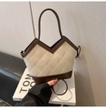 Bolso tote de lona acolchada beige con ribete de cuero marrón y logotipo dorado J&H - Beige Sin Colgante