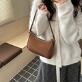 Borsa a tracolla classica baguette in ecopelle marrone con cerniera argentata elegante - Cuoio