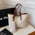Grand sac cabas vintage à fleurs avec pochette assortie sur une nappe en dentelle - Blanc