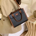 Grande borsa tote bicolore nero e marrone con manici e tracolla regolabile - Nero