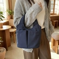 Bolso tote de nailon azul marino con múltiples bolsillos y gran capacidad para el diario - Azul
