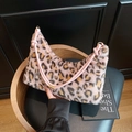 Borsa a spalla in finta pelliccia leopardata rosa con tracolla in pelle e fibbia d'oro - Leopardo Rosa alla Moda / Rosa