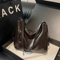 Borsa tote in pelle marrone scuro lucida con doppia tracolla e finitura vintage - Marrone
