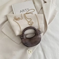 Sac croissant marron foncé métallisé avec texture en spirale et chaîne dorée chic - Marron