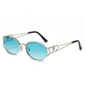 Lunettes de soleil Y2K dégradé bleu avec monture en métal argenté et branches cœur évidé - Standard / Standard (incl. facture fiscale 13 %) monture argentée verres dégradés verts