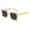 Lunettes carrées beige Birthday Girl avec perles et branches en chaîne dorée - Standard / Monture crème standard avec verres gris