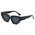 Occhiali da sole cat-eye nero opaco moderni con montatura geometrica e lenti grigio scuro - Montatura nero sabbia lenti grigie