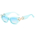 Cat-Eye-Sonnenbrille mit hellblauen transparenten Rahmen und blauen Verlaufsgläsern - Normal / Standard (inkl. 13% MwSt.) Blauer Rahmen mit blauen Gläsern