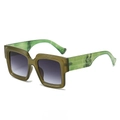 Lunettes de soleil carrées vintage avec monture verte translucide et verres dégradés gris - Monture Verte Verres Double Gris