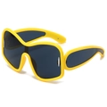 Lunettes de soleil Y2K surdimensionnées jaune vif avec monture large sur fond blanc pur - Monture Jaune Verres Gris