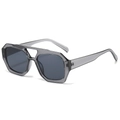 Lunettes de soleil à double pont irrégulier avec monture grise transparente et verres gris - Monture grise translucide Verres gris