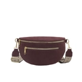 Burgunderrote Wildleder Brusttasche mit Jacquard-Gurt und goldenen Reißverschlüssen - Rot