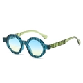 Retro Smaragdgrüne runde Sonnenbrille mit blau-gelben Verlaufsgläsern und texturierten Bügeln - Blauer Rahmen Blaugrüne Gläser