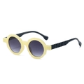 Retro-Rundsonnenbrille in Beige mit gewelltem Rahmen und dunkelgrauen Verlaufgläsern - Beigefarbener Rahmen Graue Gläser