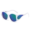 Weiße Punk-Sonnenbrille in Oval-Form mit blau-grünem Farbverlauf und Flügel-Design - Normal / Standard-Weißgestell mit blauen Gläsern