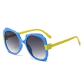 Kinder Schmetterling Sonnenbrille in Blau und Gelb Kontrastrahmen für optimalen Sonnenschutz - Normal / Himmelblauer Rahmen Graue Gläser (Gelbe Bügel)
