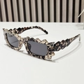 Gafas de sol con bordes irregulares dentados, patrón floral mármol y lentes grises - Flor Gris Lente Gris