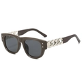 Lunettes de soleil carrées marron foncé avec branches à chaîne argentée et verres gris - Monture Café Verres Gris