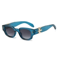 Lunettes carrées bleues avec détails d'aigle et d'épée en métal doré sur les branches - Standard / Régulier (incl. 13 % TVA) monture bleue transparente avec doubles verres gris