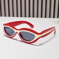 Occhiali da sole cat-eye retrò con montatura color-block rossa e bianca dal design audace - Montatura Rossa Lenti Grigie
