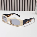 Lunettes de soleil rectangulaires avec monture beige et branches à motif léopard chic - Standard / Régulier (facture TVA 13 % incluse) - monture blanc cassé et verres gris clair