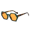 Lunettes de soleil polygonales avec monture vert foncé, verres orange et branches en écaille - Monture Verte Verres Oranges