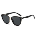 Occhiali da sole cat-eye neri classici da donna con eleganti dettagli in metallo oro - Montatura Nera Lenti Grigie
