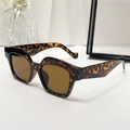 Fashionable oversized tortoiseshell sunglasses with brown lenses and retro chunky frames - Regular / Leopard Frame / Tea Lens