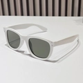 Minimalistische witte vierkante zonnebril met grijze glazen en zilveren klinknagels - Normaal / Wit Frame Donkergroene Lenzen