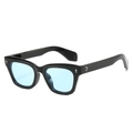 Occhiali da sole cat-eye neri con lenti azzurre e dettagli con borchie in argento - Montatura Nera Lenti Blu