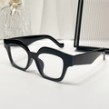 Chic chunky square sunglasses with glossy black frames and vintage minimalist design - Regular / Black Frame Clear Lens