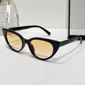 Occhiali da sole cat eye con montatura nera e lenti arancioni dallo stile alla moda - Montatura Nera Lente Arancione Sfumata