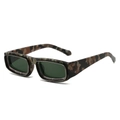 Occhiali da sole rettangolari con montatura mimetica e lenti verde scuro a doppio strato - Standard / Regolare (IVA 13% inclusa) Montatura leopardata lenti verde scuro