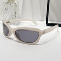 Occhiali da sole ovali con montatura bianco crema e lenti polarizzate grigio scuro - Regolare / Standard - Montatura bianco trasparente con lenti grigie