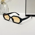 Lunettes de soleil polygonales avec monture noire épaisse et verres orange rétro - Standard / Standard (incl. TVA 13 %) monture noire verres dégradé jaune