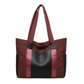 Bolso tote de nylon acolchado burdeos con asas de lona rosa y detalles negros - Burdeos