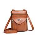 Petit sac bandoulière vintage marron en similicuir avec trois zips et boucle en forme de cœur - Marron