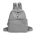 Wasserfester hellgrauer Nylon-Rucksack für Damen mit Faltenstruktur und Reißverschlusstasche - Grau